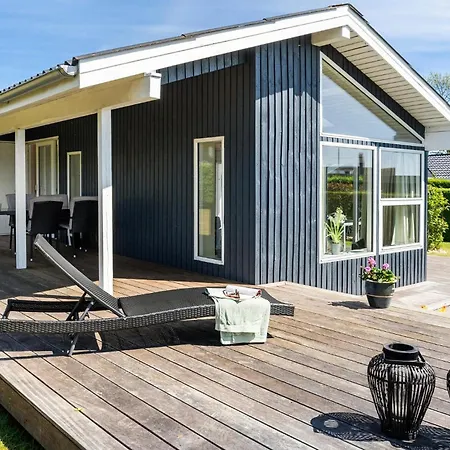 Awesome In Juelsminde Tatil Evi *